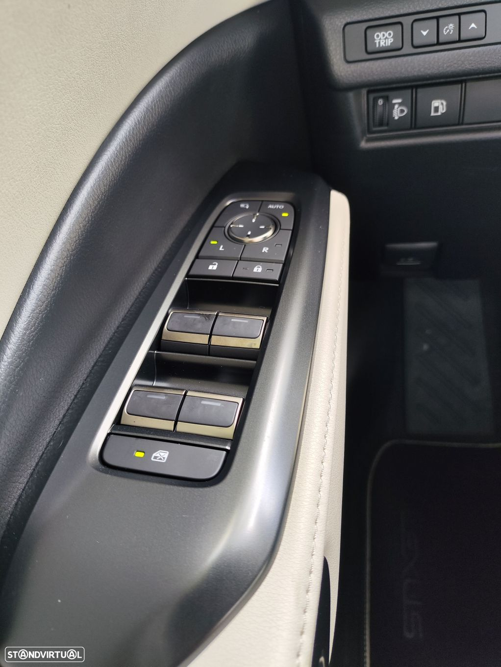 Lexus LBX Elegant - 27