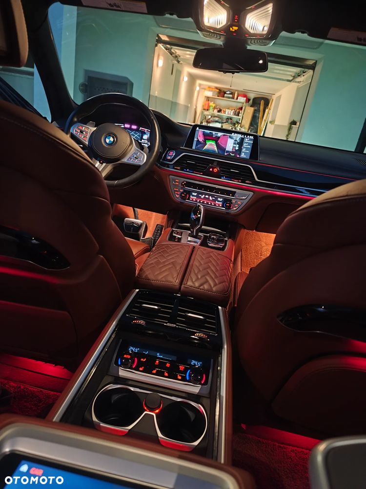 BMW Seria 7 750Li xDrive - 11