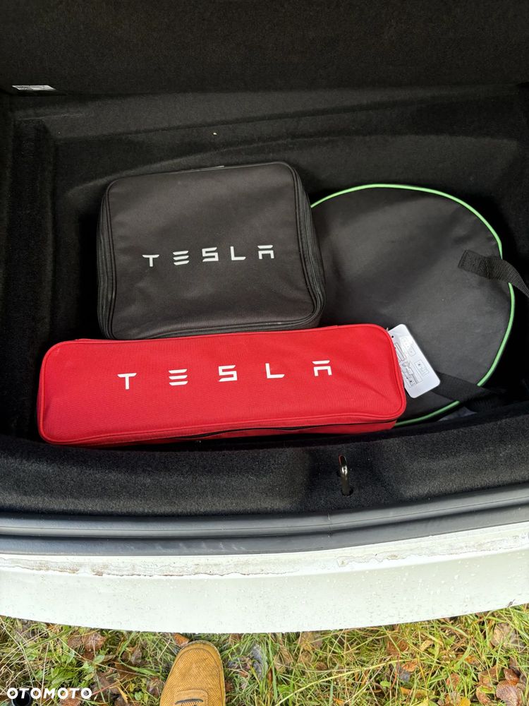 Tesla Model 3 AWD - 23