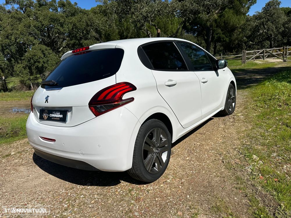 Peugeot 208 - 4