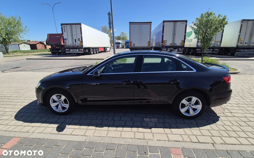 Audi A4 Limousine - 4