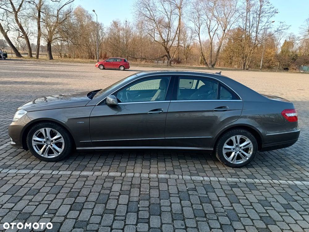 Mercedes-Benz Klasa E 250 CGI BlueEffICIENCY Avantgarde - 5