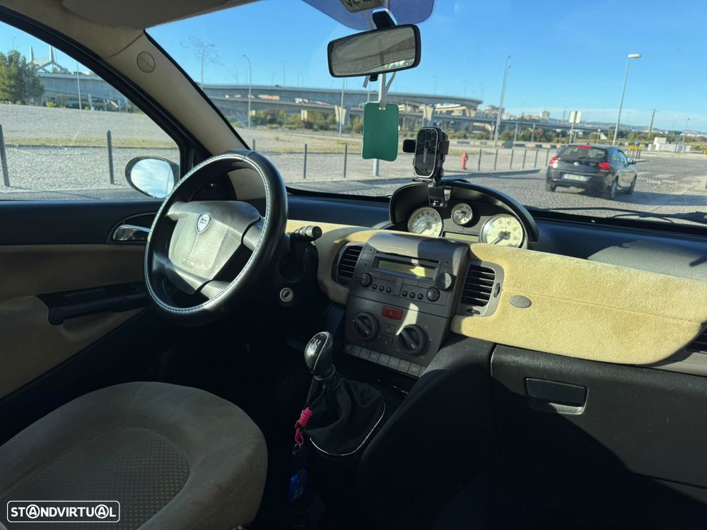 Lancia Ypsilon 1.2 16V Platino 5 - 6