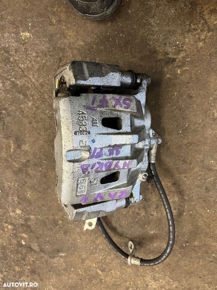 Etrier stanga fata Toyota RAV4 Hibrid 2017 - 2