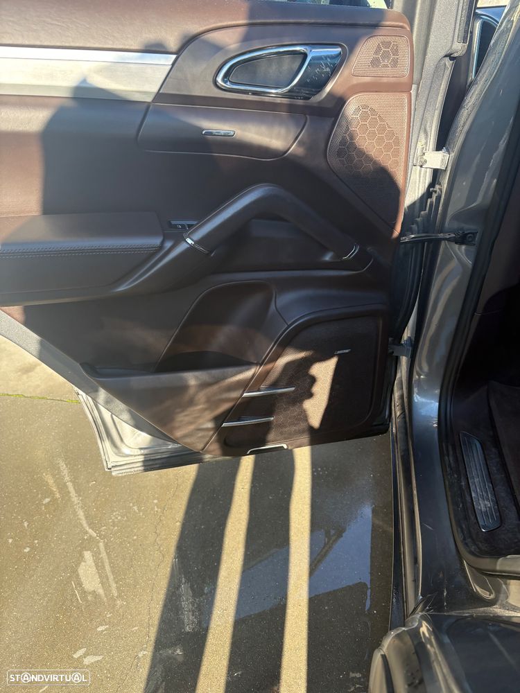 Porsche Cayenne S - 6