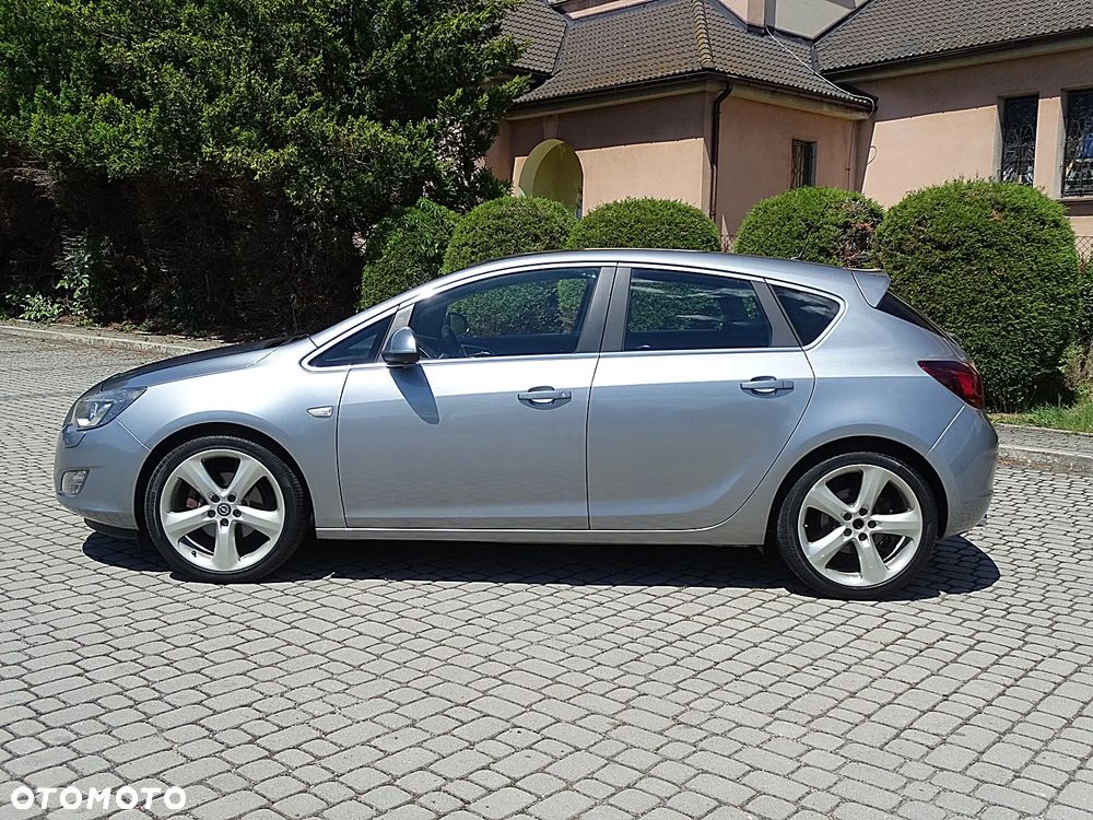 Opel Astra 1.6 Turbo Cosmo - 9