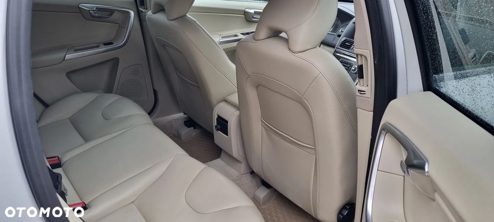 Volvo XC 60 D4 AWD Summum - 11