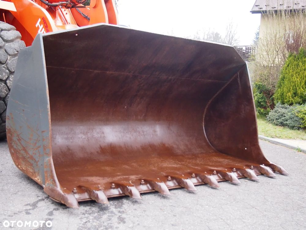 Ładowarka Hitachi ZW250 - 11