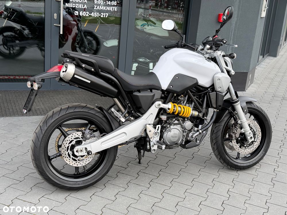 Yamaha MT - 5