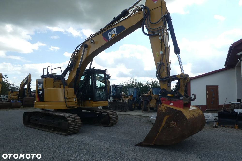 Caterpillar 325FL - 8