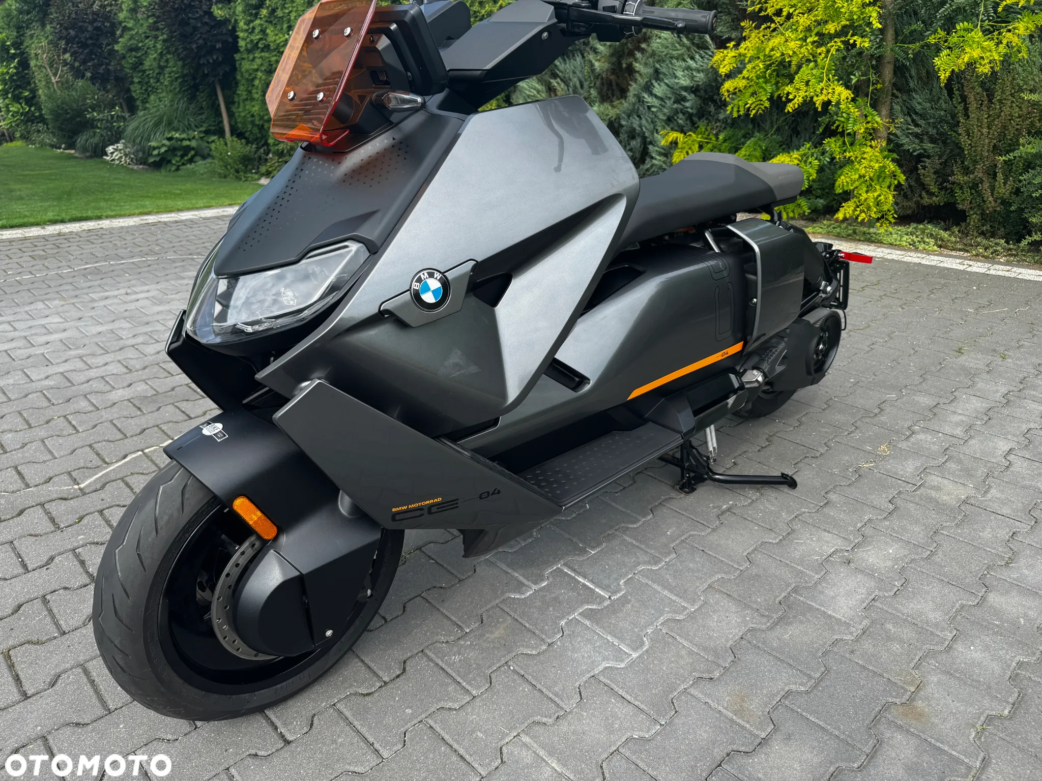BMW CE 04 - 10