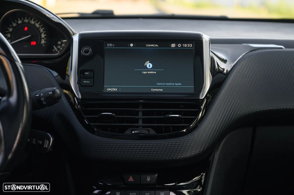 Peugeot 2008 1.2 PureTech Allure EAT6 - 20