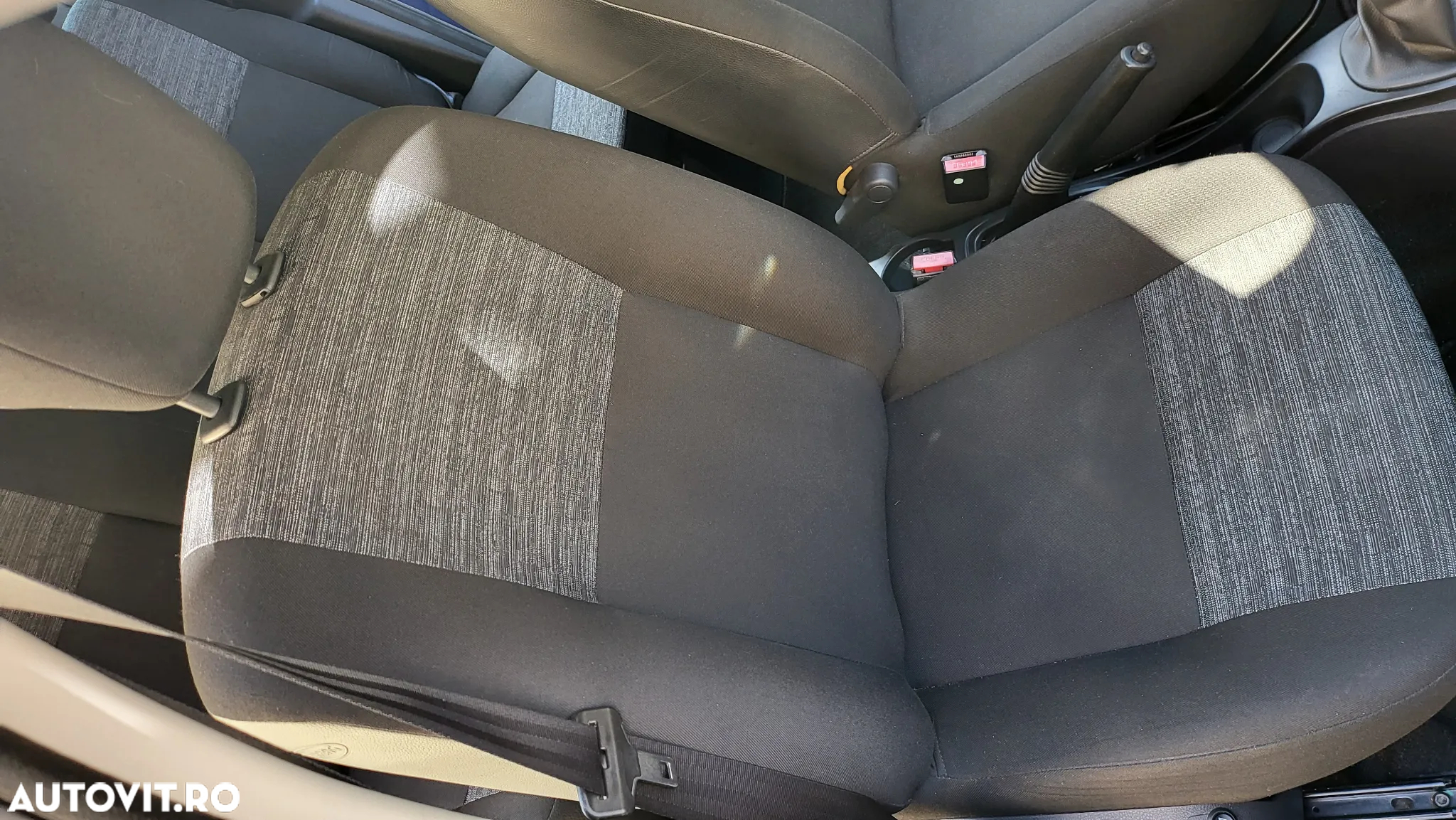 Dacia Duster 1.6 16V 4x4 Ambiance - 31