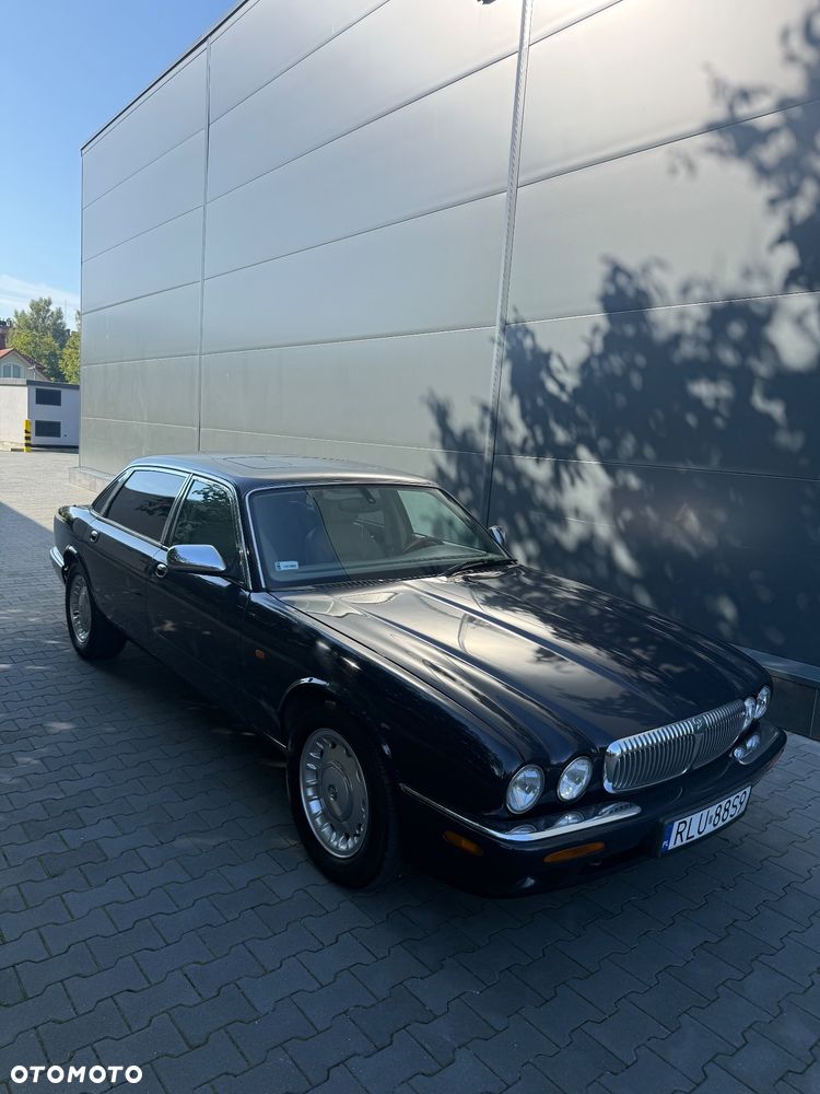 Jaguar XJ - 10