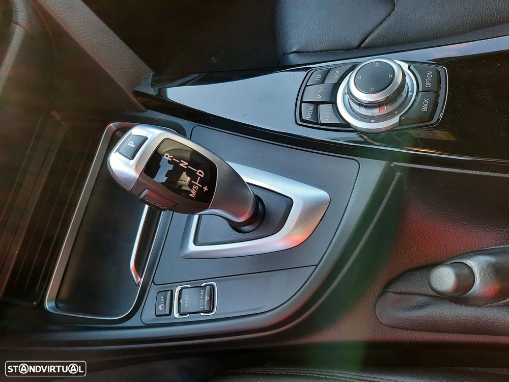 BMW 318 d Line Luxury Auto - 4