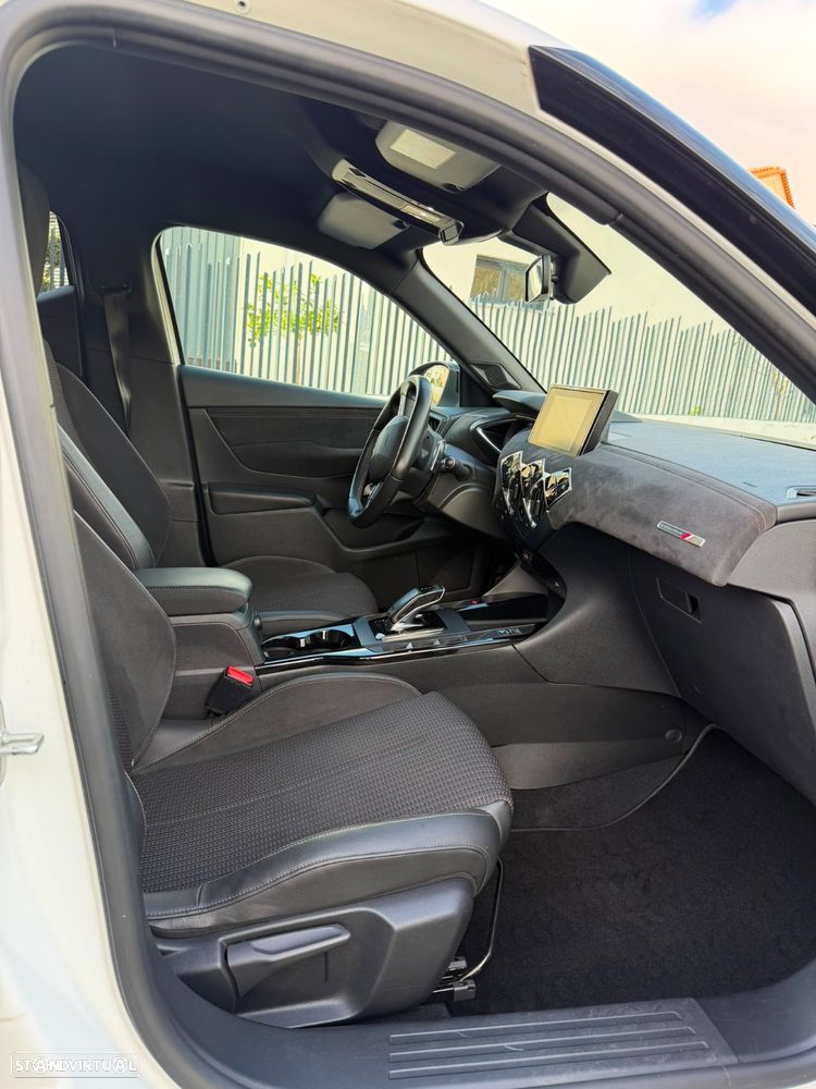 DS DS3 Crossback PureTech 130 Aut. PERFORMANCE LINE + - 8