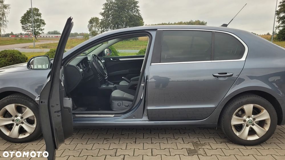 Skoda Superb 2.0 TDI DSG Ambition - 5