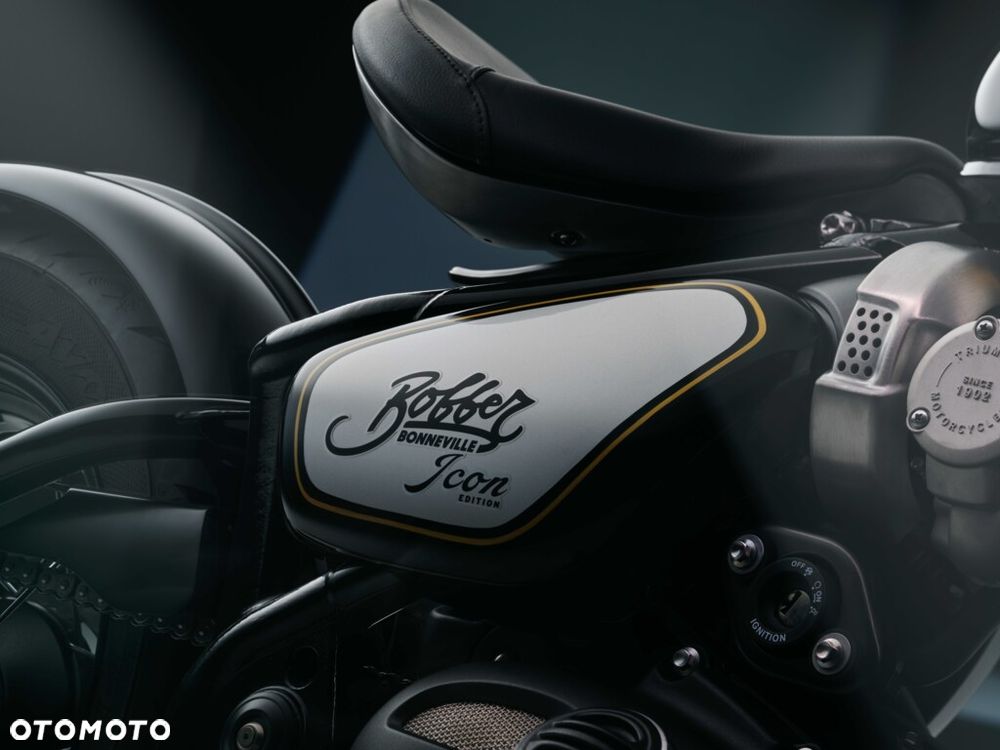 Triumph Bonneville Bobber - 26