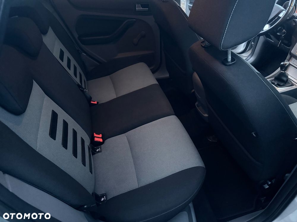 Ford Focus 1.6 16V Connection - 25