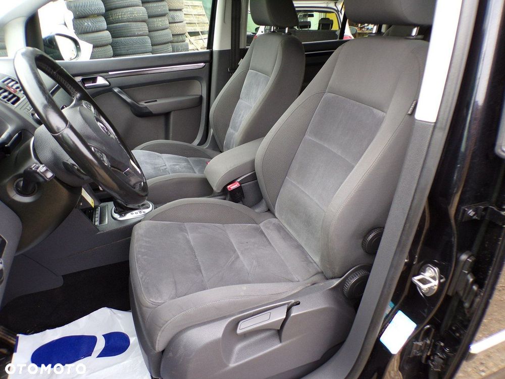 Volkswagen Touran - 24