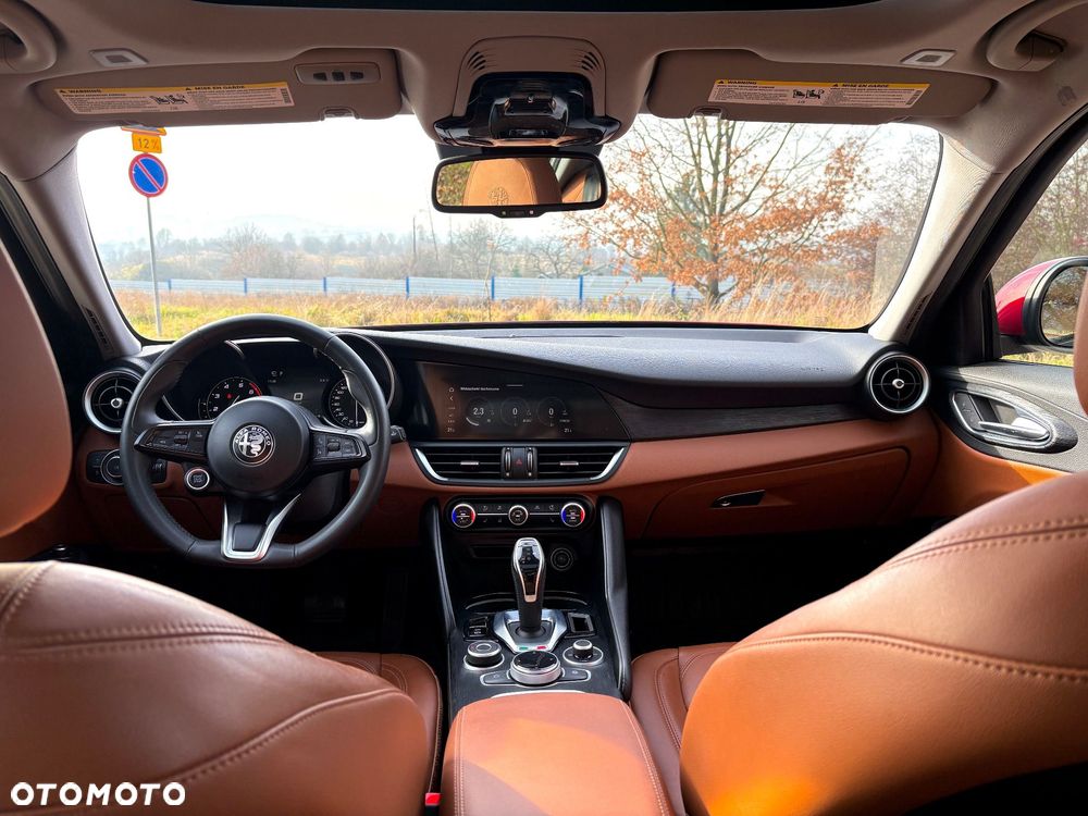 Alfa Romeo Giulia 2.0 Turbo 16V AT8-Q4 Ti - 9