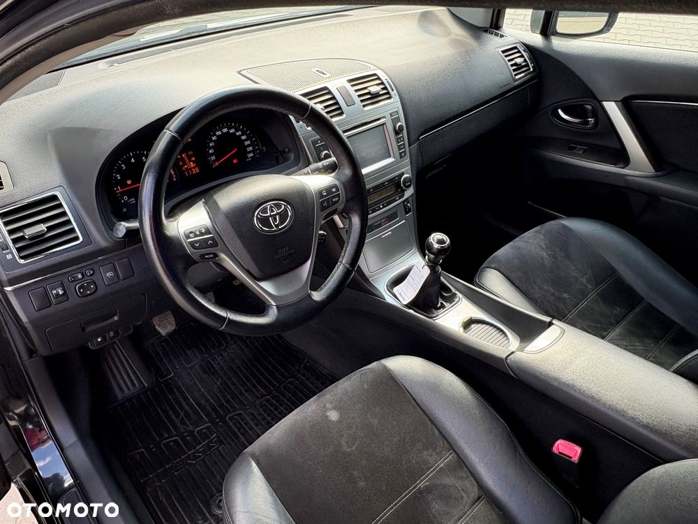 Toyota Avensis 1.8 Sol NAVI - 17