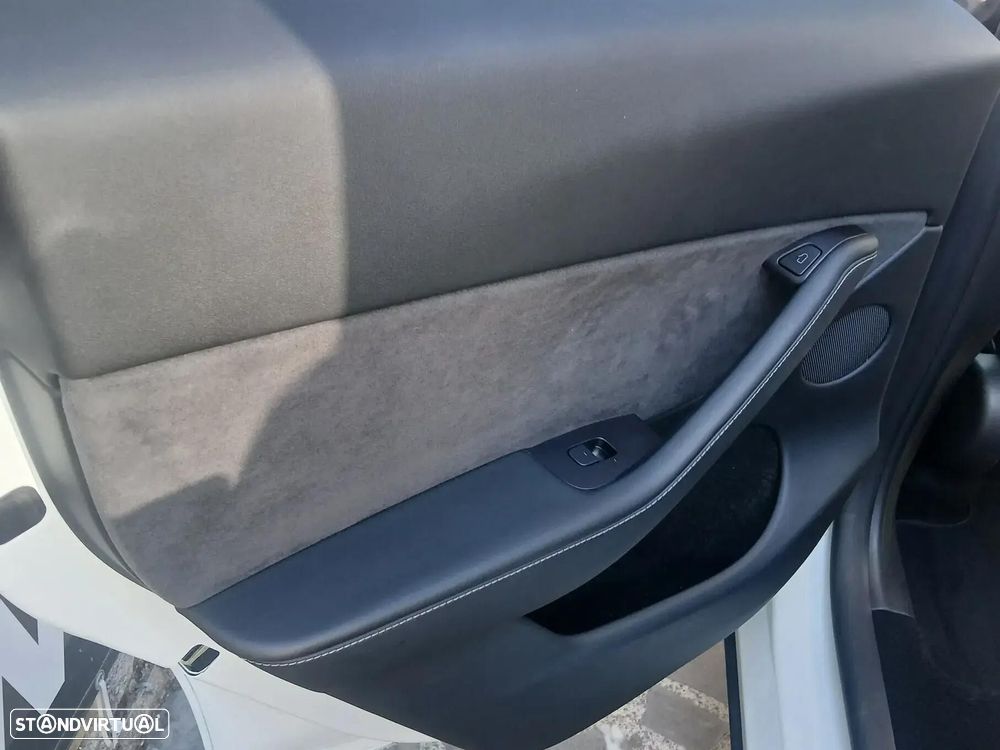 Tesla Model Y Performance Dual Motor AWD — fotografia 28