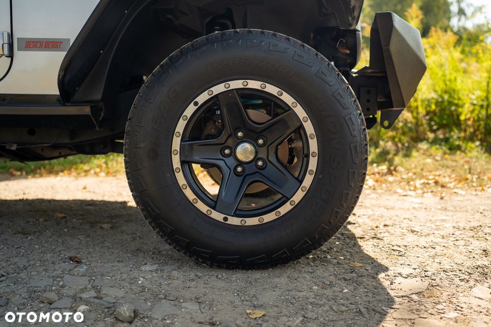 Jeep Wrangler 3.8 Sahara - 16