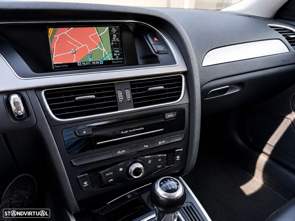Audi A4 Avant 2.0 TDI Business Line S-line - 4
