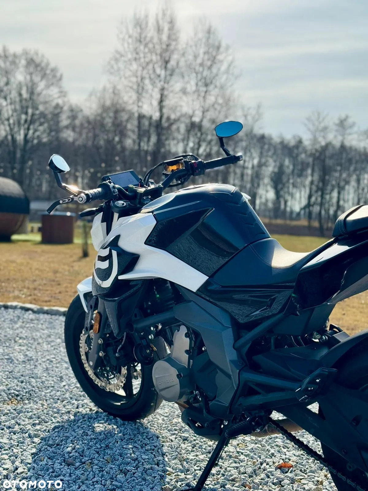 CFMoto 675NK - 3
