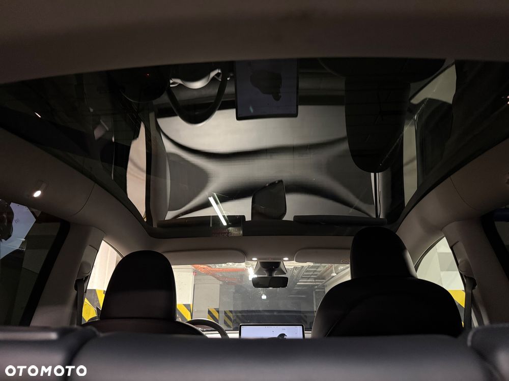 Tesla Model Y Performance AWD - 21
