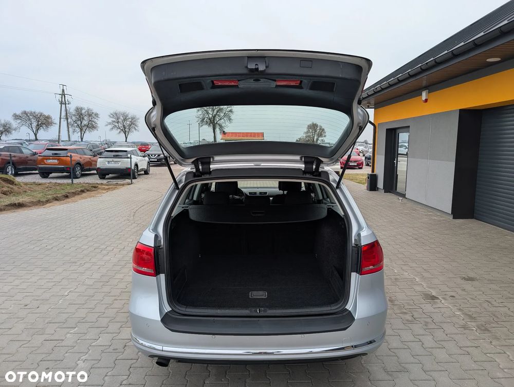 Volkswagen Passat 1.6 TDI DPF BlueMotion Technology Comfortline - 38