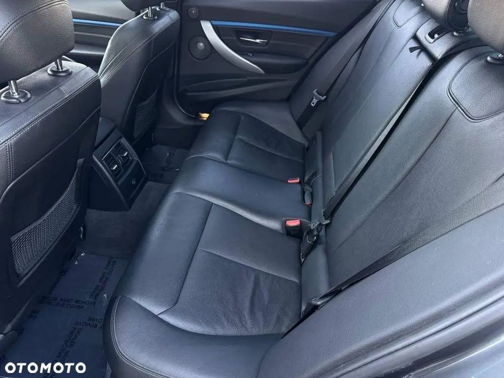 BMW Seria 3 330i xDrive Edition M Sport Shadow - 14