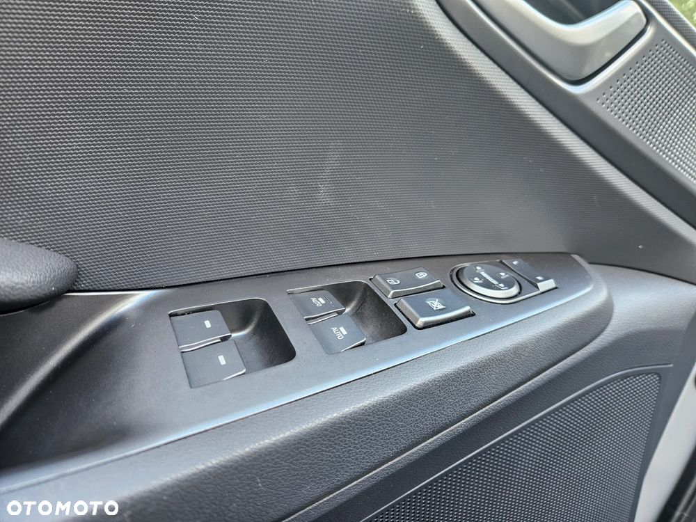 Hyundai IONIQ Hybrid Business - 12