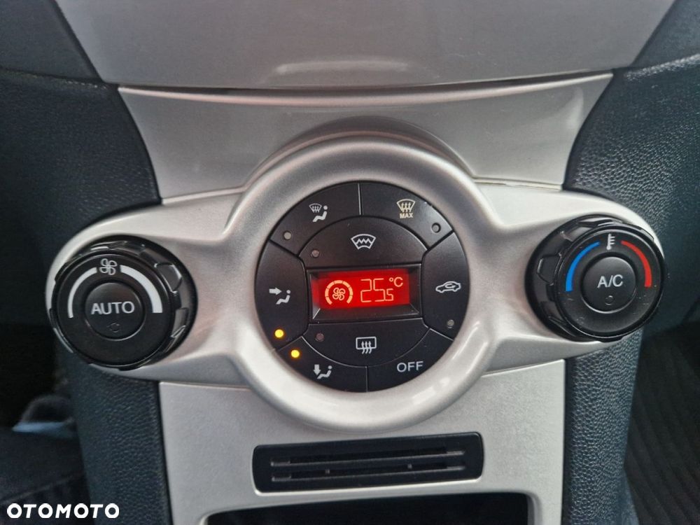 Ford Fiesta 1.4 Titanium - 14