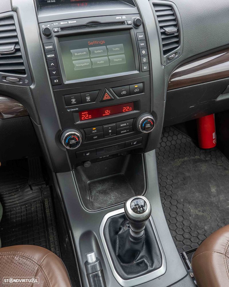 Kia Sorento 2.0 CRDi TX Tecto Panorâmico - 34