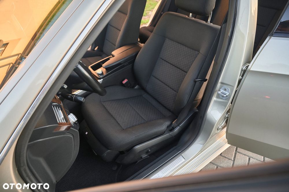 Mercedes-Benz Klasa E 200 CDI - 30