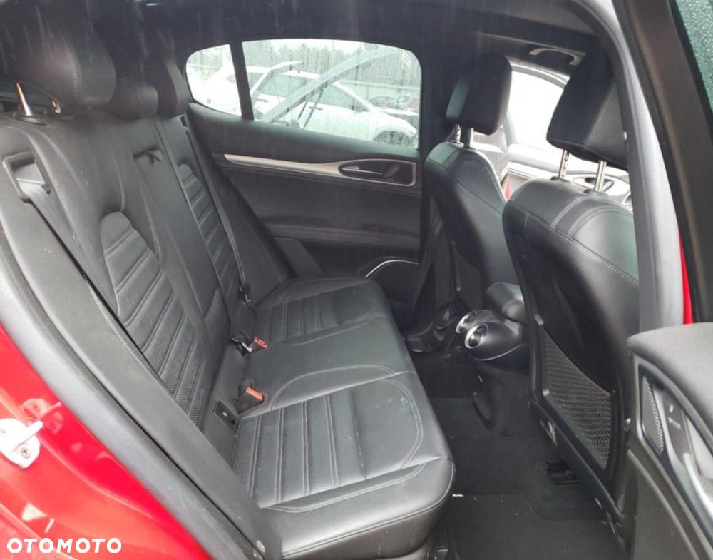 Alfa Romeo Stelvio - 10