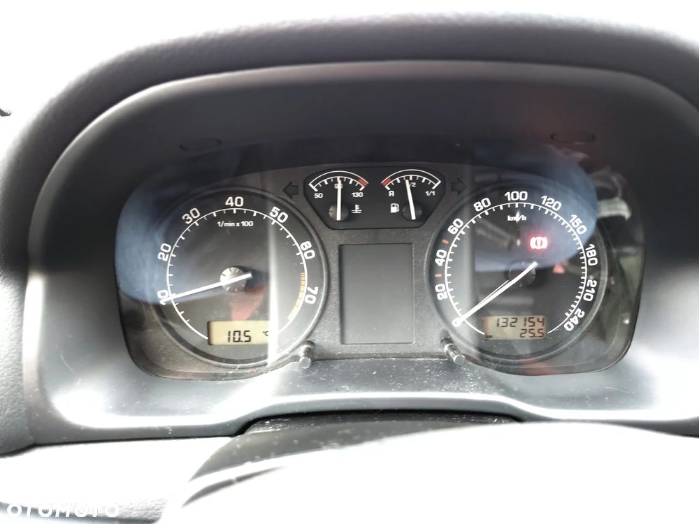 Skoda Octavia 1.6 Tour - 9