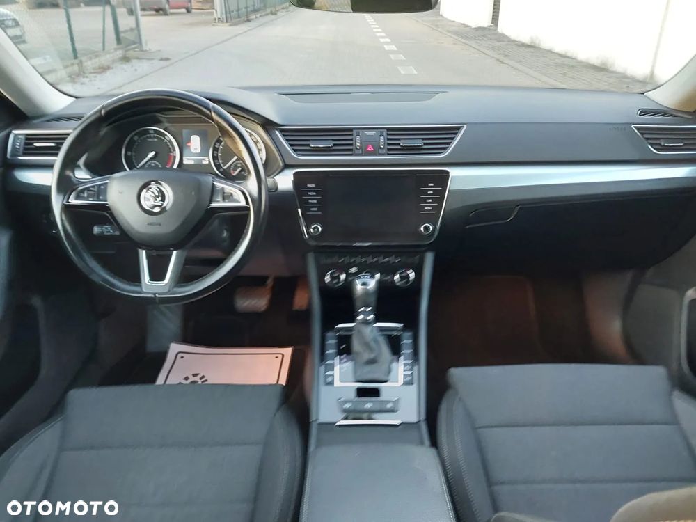 Skoda Superb 2.0 TDI DSG Ambition - 11
