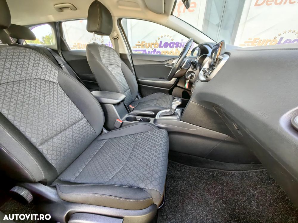 Kia Ceed 1.6 CRDi (48V Mild-Hybrid) DCT7 Spirit - 8