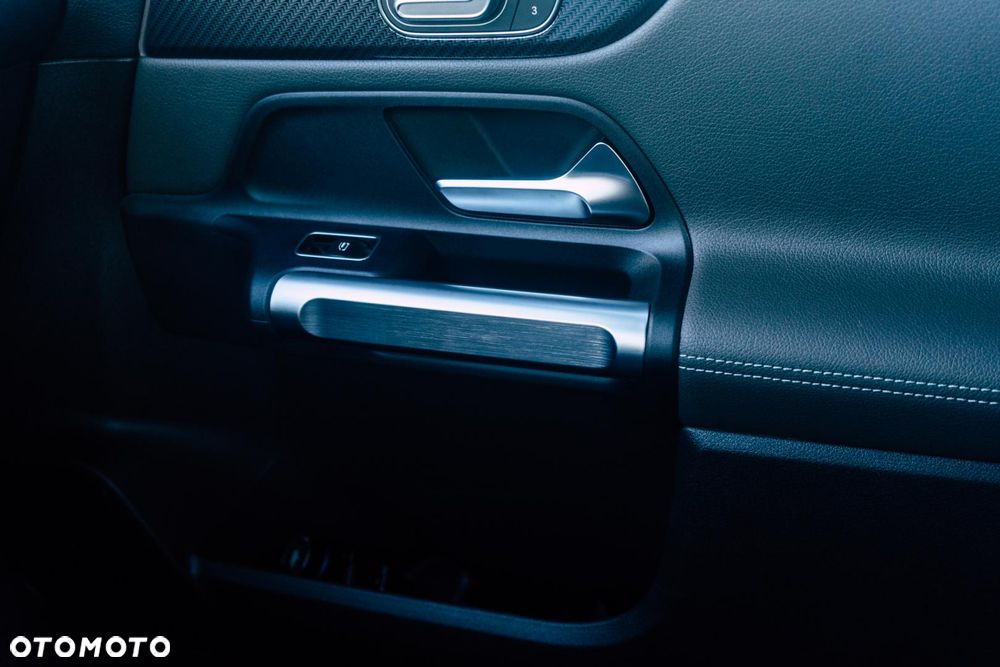 Mercedes-Benz GLB 250 4Matic 8G-DCT Progressive - 26