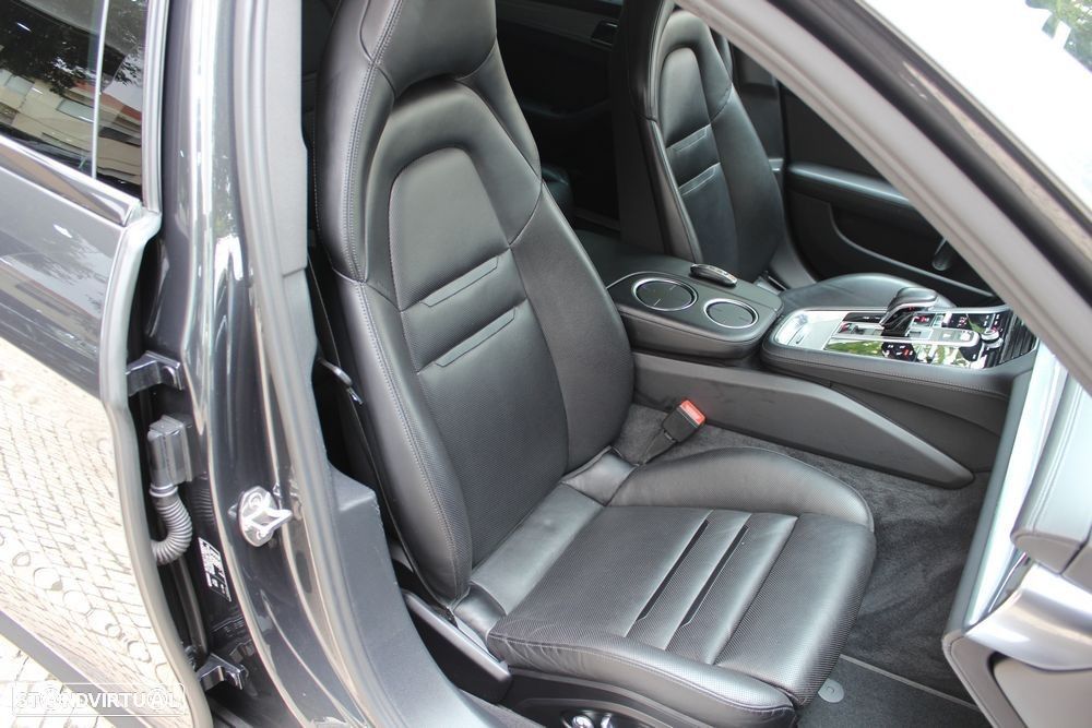 Porsche Panamera 4 S - 27