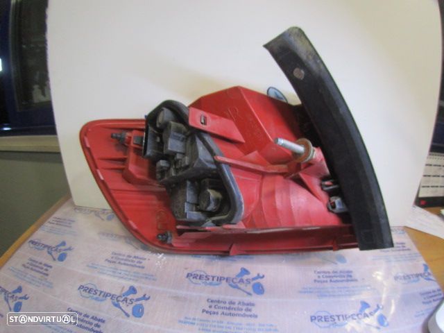 Farol Tras 4F9945096B AUDI A6 4F FASE 1 2006 2.0TDI 140CV 5P AZUL ESCURO DRT ORIGINAL VALEO Danificado - 6