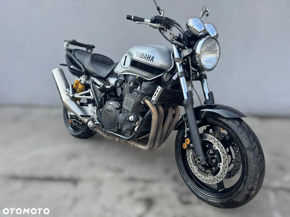 Yamaha XJR - 1