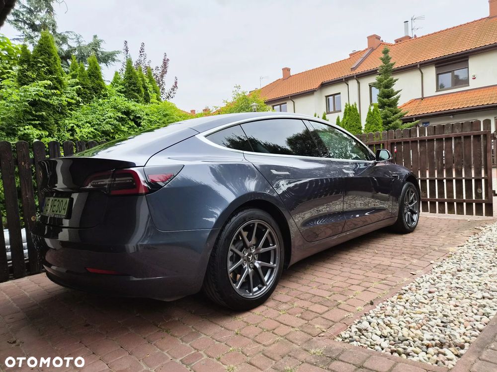 Tesla Model 3 - 3