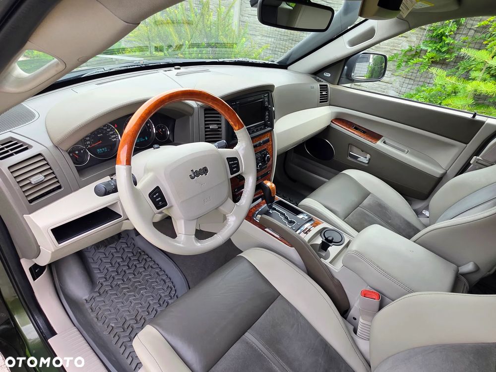 Jeep Grand Cherokee - 33