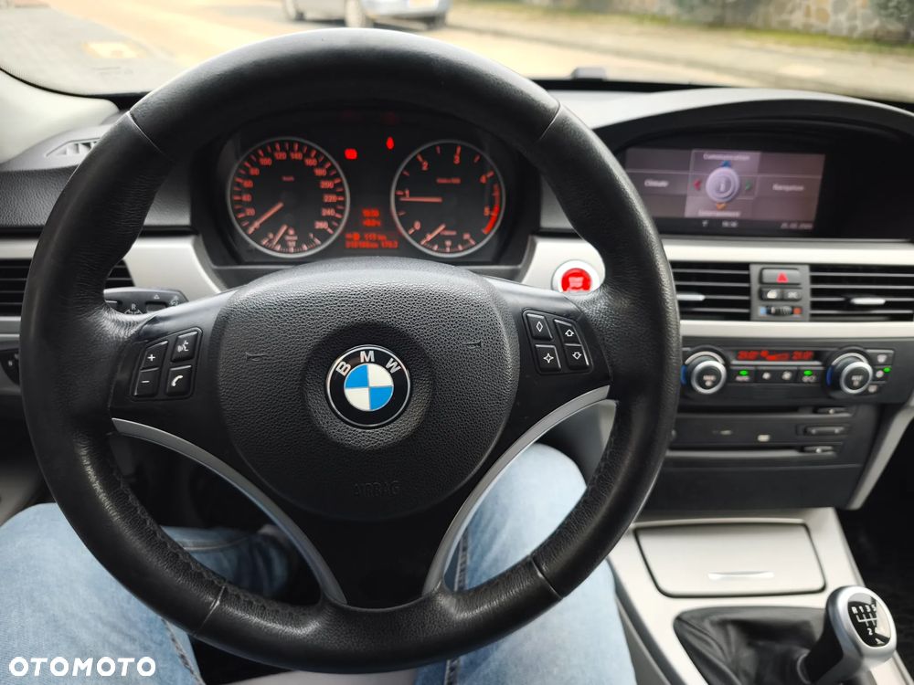 BMW Seria 3 320d Edition Sport - 18