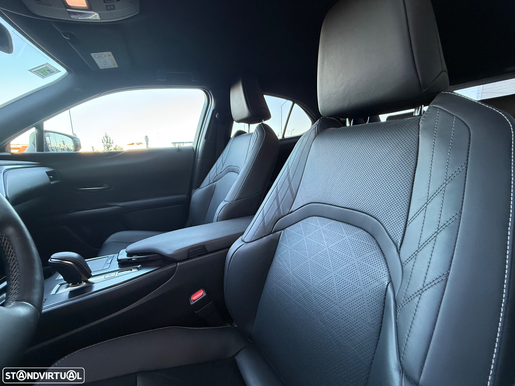 Lexus UX 300e Premium - 17