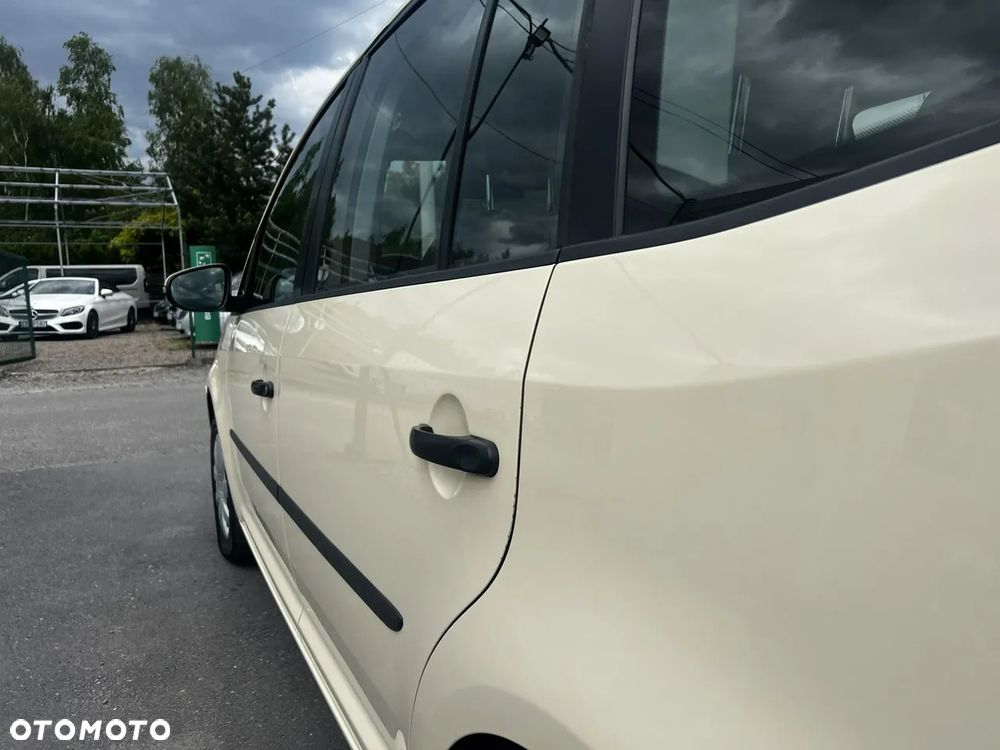 Volkswagen Touran - 7